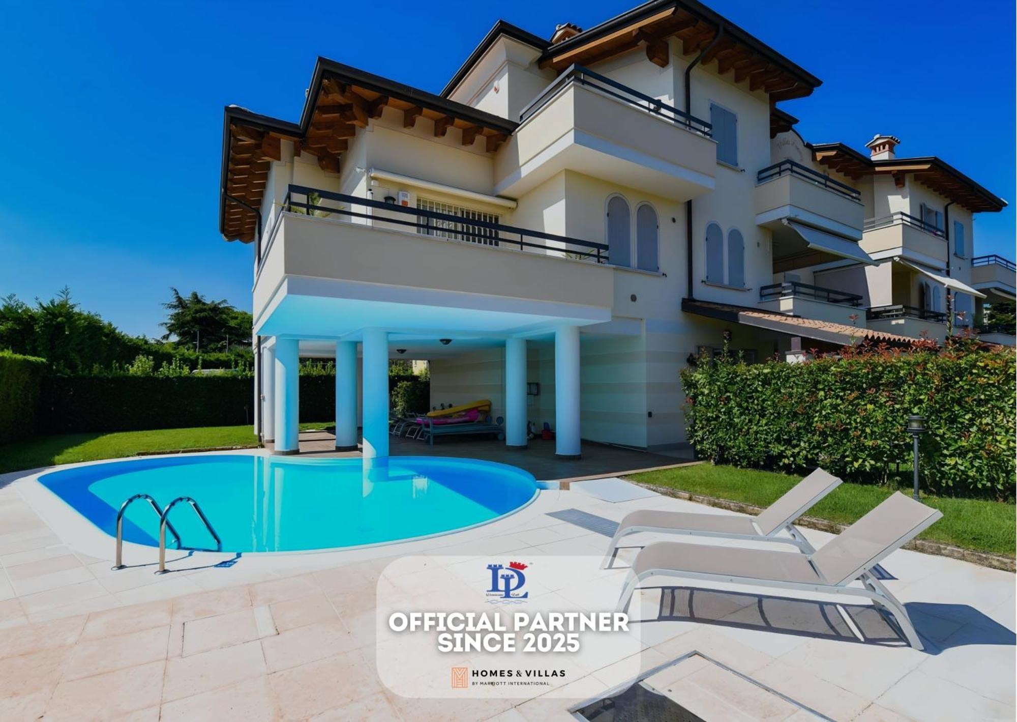 Desenzanoloft Official Partner Marriott Homes & Villas - Bea House, Sirmione With Private Garden And Share Pool エクステリア 写真