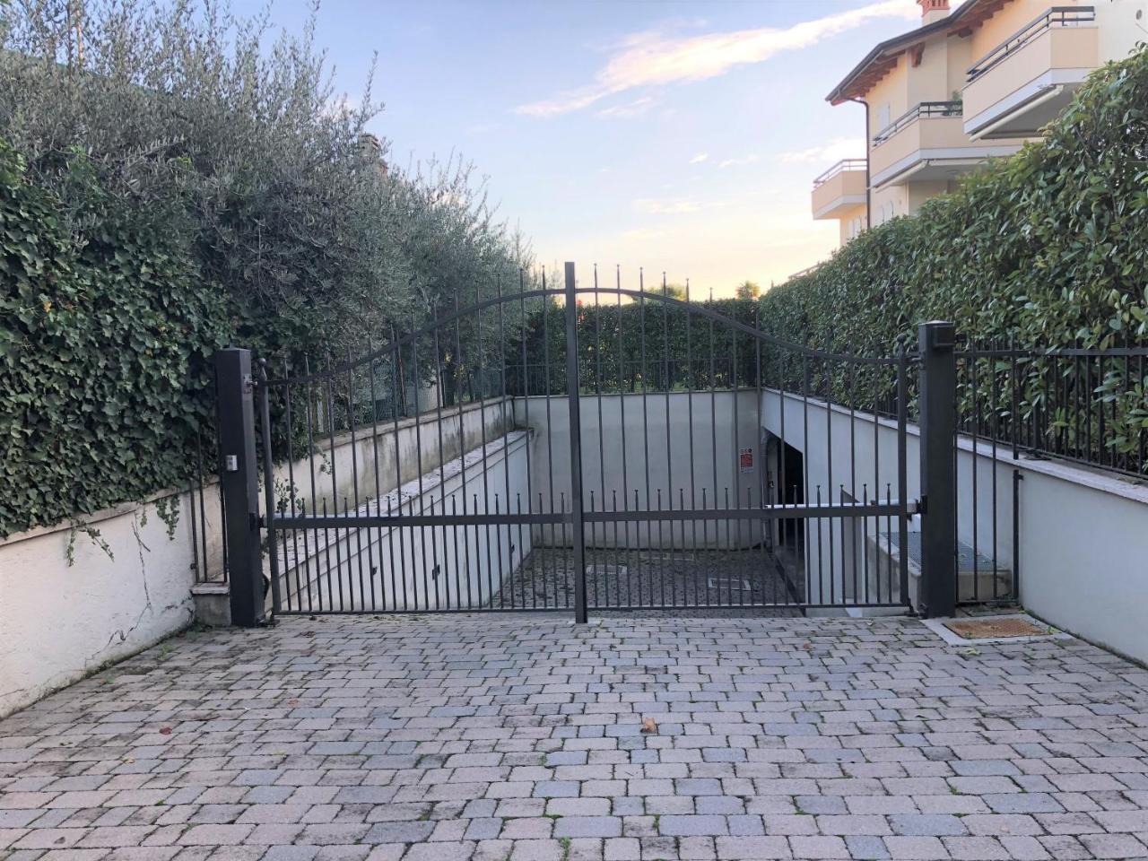 Desenzanoloft Official Partner Marriott Homes & Villas - Bea House, Sirmione With Private Garden And Share Pool エクステリア 写真