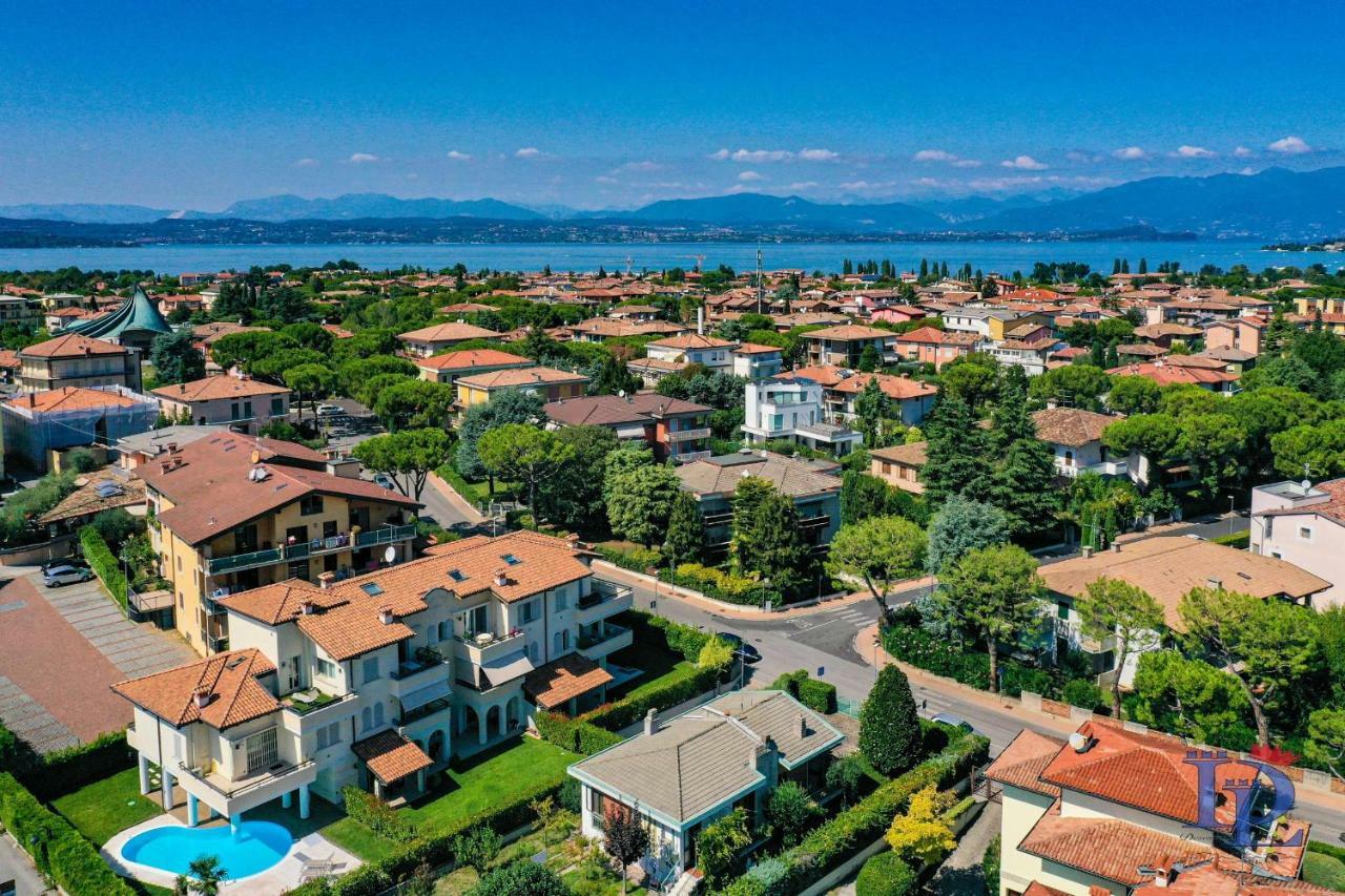 Desenzanoloft Official Partner Marriott Homes & Villas - Bea House, Sirmione With Private Garden And Share Pool エクステリア 写真