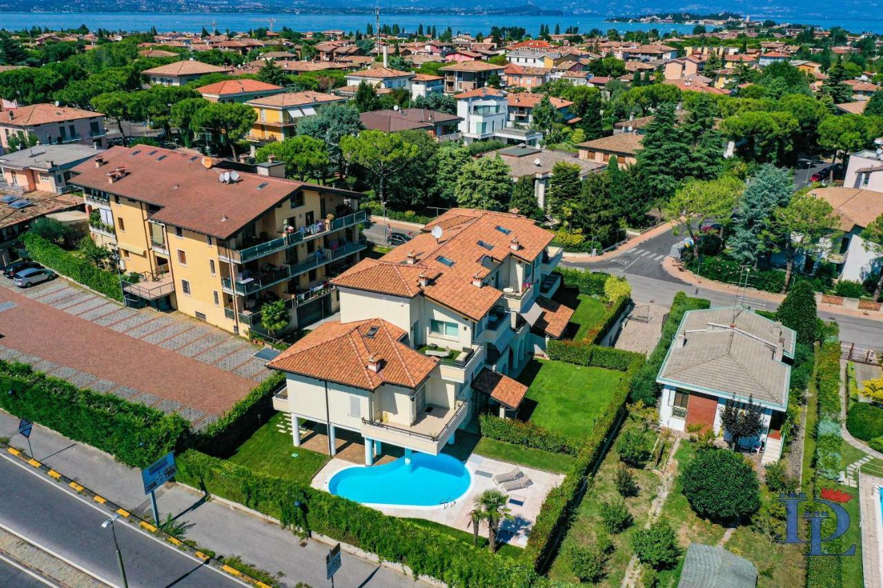 Desenzanoloft Official Partner Marriott Homes & Villas - Bea House, Sirmione With Private Garden And Share Pool エクステリア 写真
