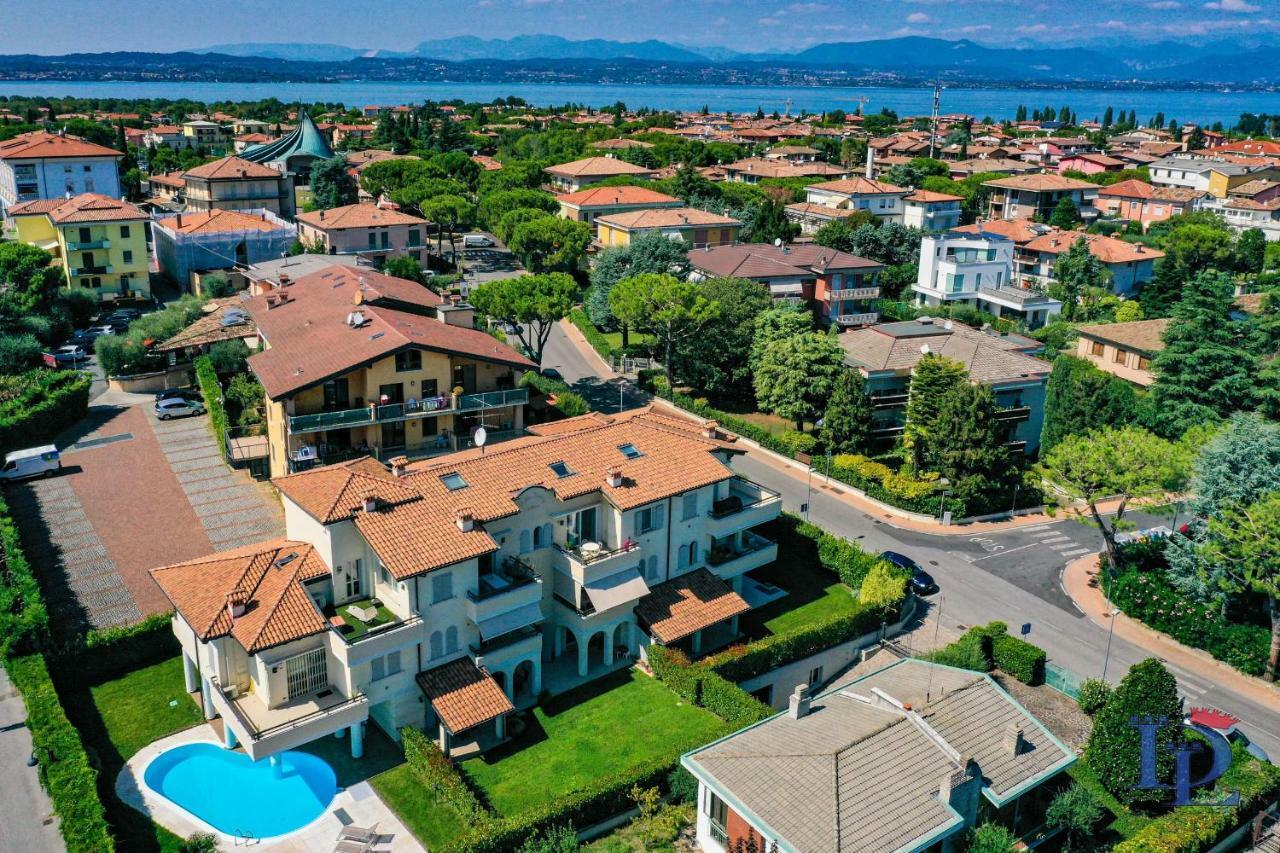 Desenzanoloft Official Partner Marriott Homes & Villas - Bea House, Sirmione With Private Garden And Share Pool エクステリア 写真